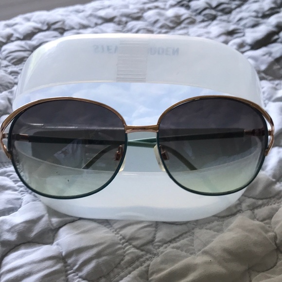Steve Madden Sunglasses Ocean Blue - Picture 2 of 6